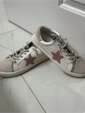 Vintage Havana White Sneakers with Pink Star Accent size 10